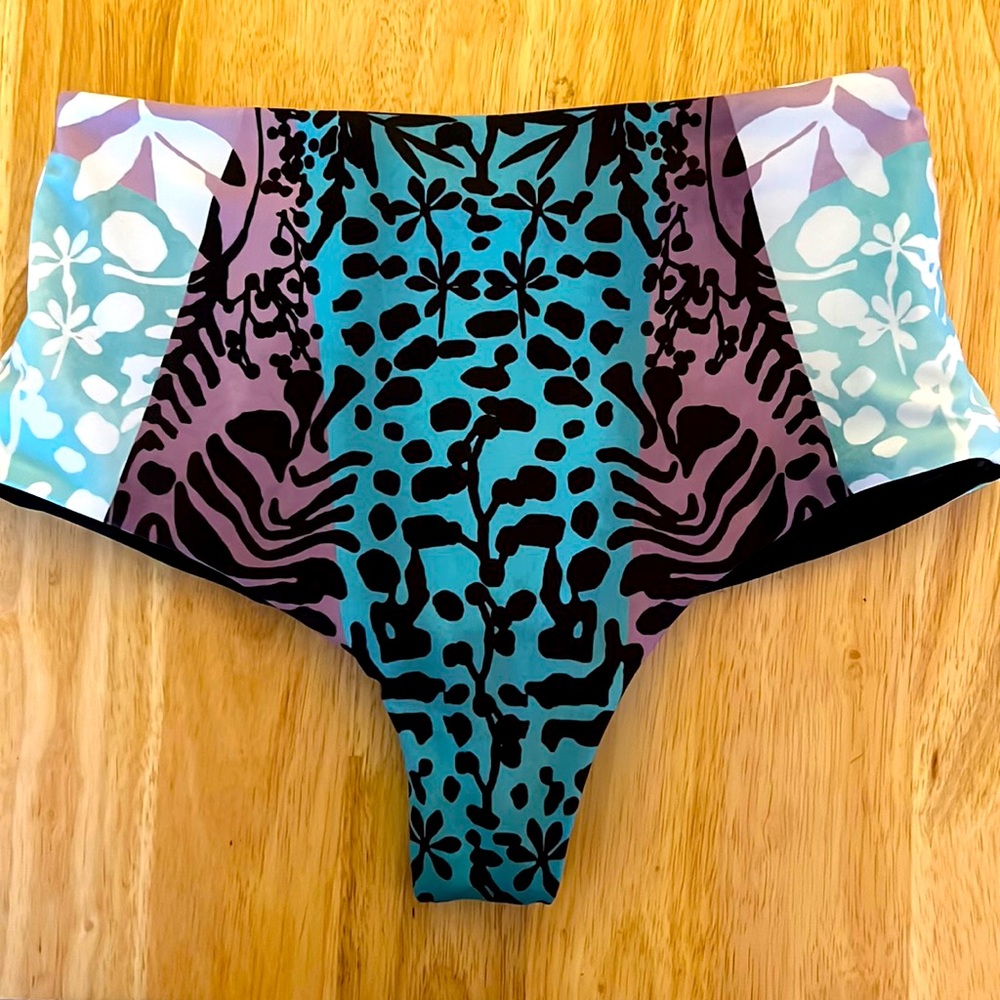 Mara Hoffman size M cheeky bikini bottom. Super fun &flattering; great condition
